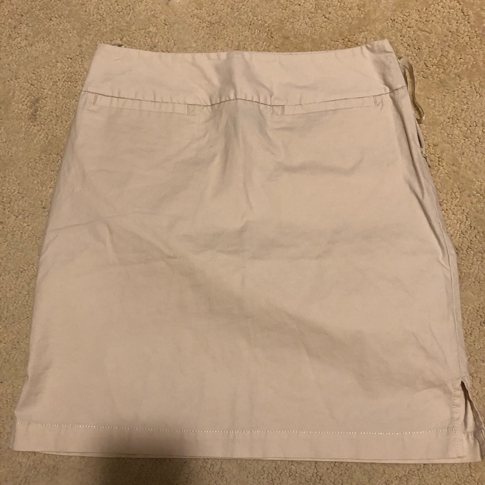 Beige GAP mini skirt